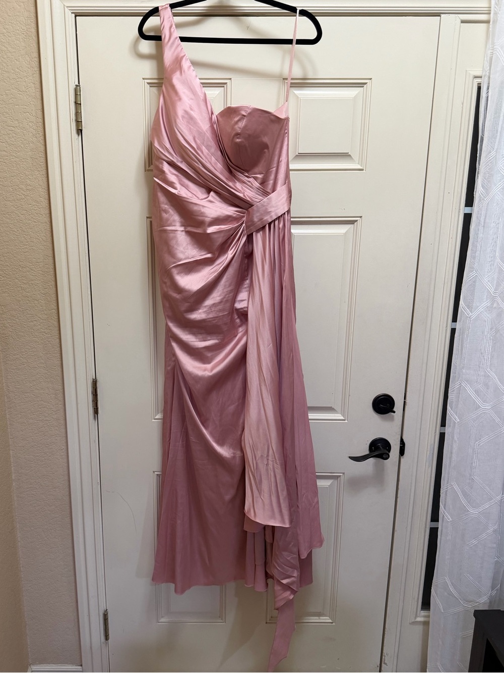 One-Shoulder Dusty Pink Satin Evening Dress with Draped Knot